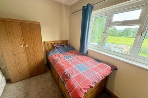 REAR BEDROOM 2