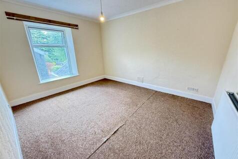 REAR BEDROOM 3