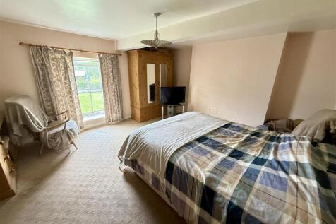 Rear bedroom 1