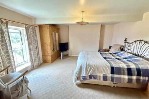 Rear bedroom 1