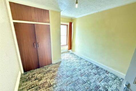 REAR BEDROOM
