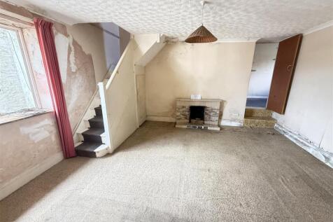 LIVING/SITTING ROOM