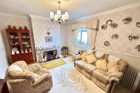 DINING/SITTING ROOM