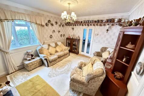 DINING/SITTING ROOM