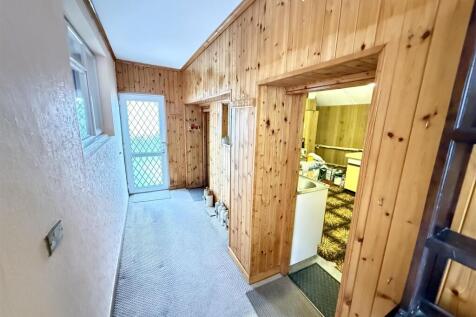 REAR HALLWAY