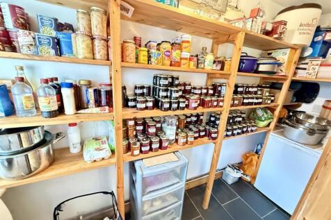 PANTRY/UTILITY ROOM