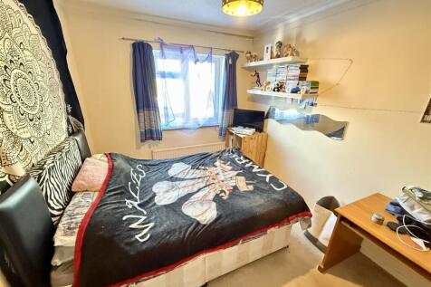 REAR BEDROOM