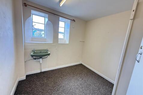 REAR BEDROOM 2