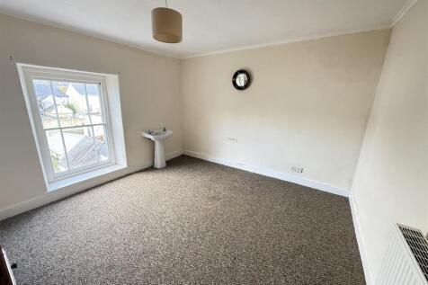 REAR BEDROOM 4