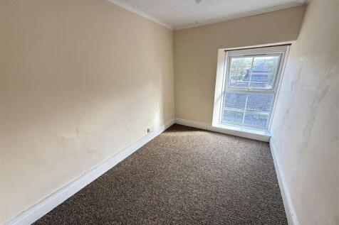 FRONT BEDROOM 6