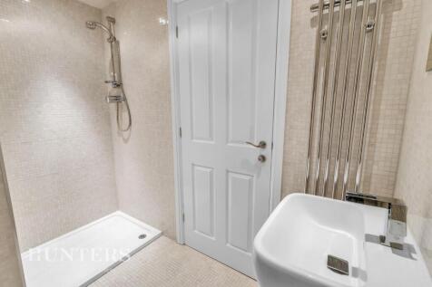 En-Suite to Bedroom 6