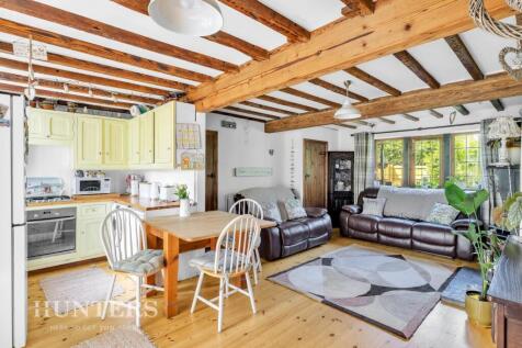 Open plan lounge kitchen