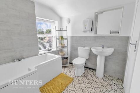 Apartment&#39;s Bathroom