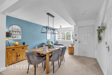 Open plan dining kitchen and living