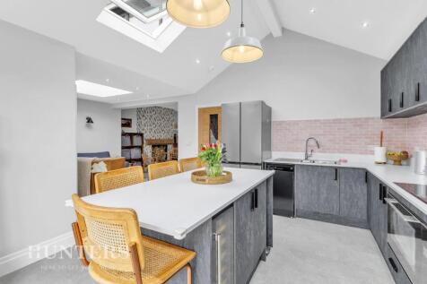 Dining kitchen
