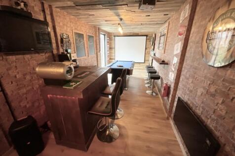 Garage/Entertainment