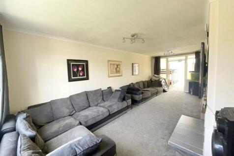 Lounge/ Dining 