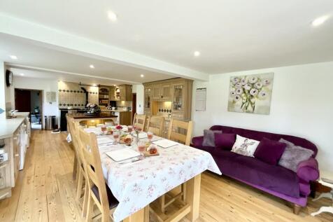 kitchen/living/dinin