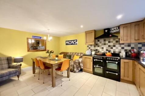 kitchen/dining/famil