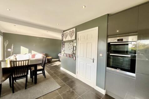 living/kitchen/dinin