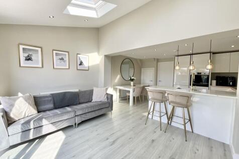 living/kitchen/dinin