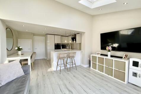 living/kitchen/dinin