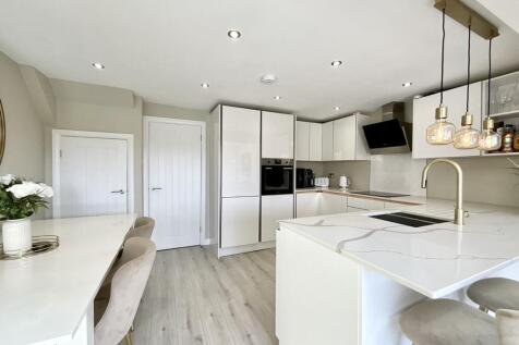 living/kitchen/dinin