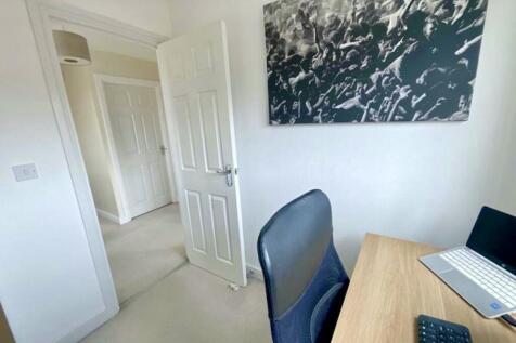 Bedroom/ Office .