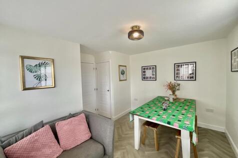 Bedroom 4 / Dining R