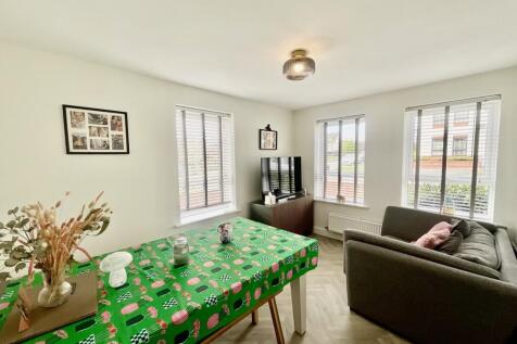 Bedroom 4 / Dining R