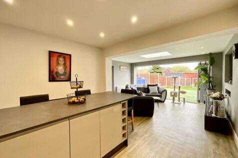 living/kitchen/dinin