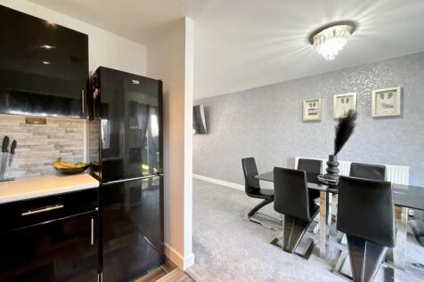 kitchen/dining area
