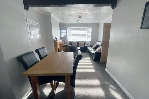 living room/diner
