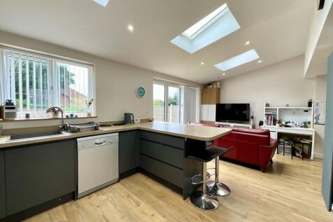 living/kitchen/dinin