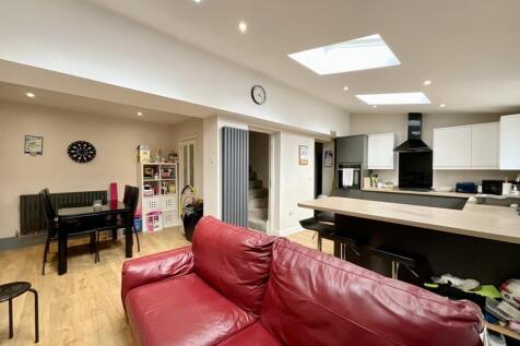 open plan living/kit