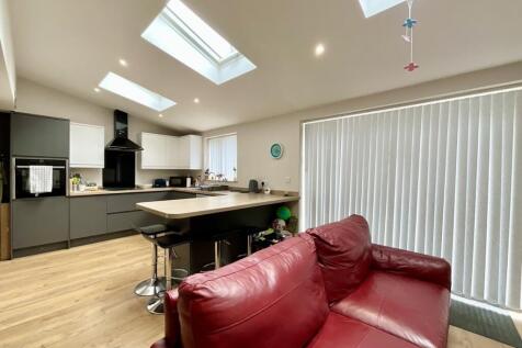 open plan living/kit