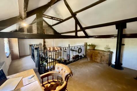 Mezzanine/ Office