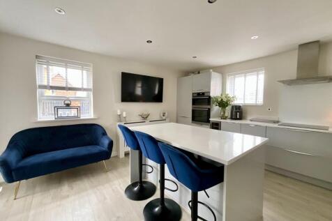open plan living/kit