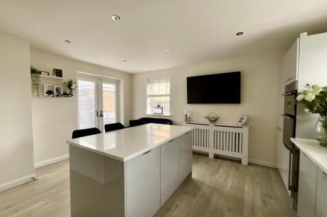 open plan living/kit