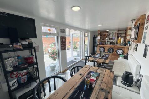 garden room/bar