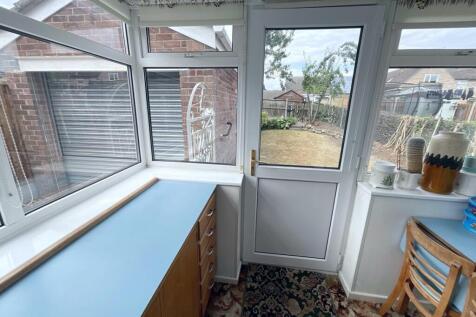 UTILITY ROOM/PORCH 