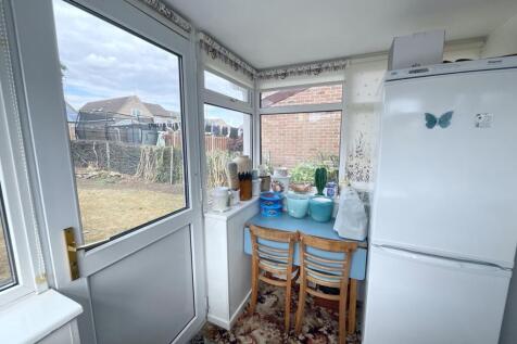 PORCH/UTILITY ROOM 