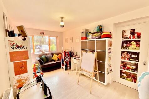 Office/ Playroom/ Be