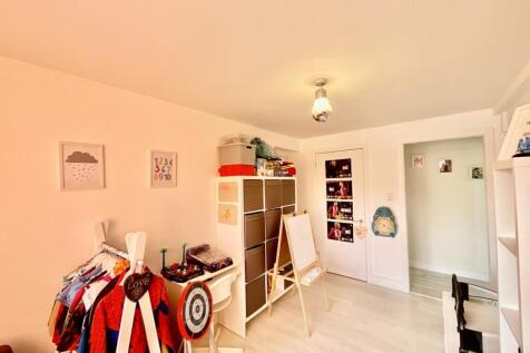 Office/ Playroom/ Be