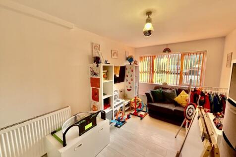 Office/ Playroom/ Be
