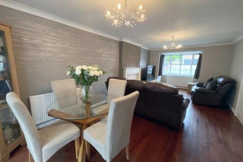 living room/diner
