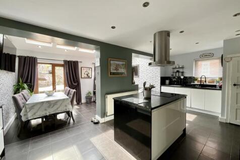 open plan living/kit