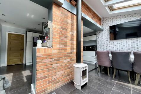 living/kitchen/dinin