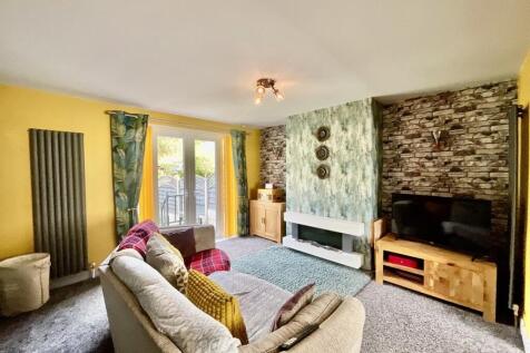 Rear Lounge/ Dining 
