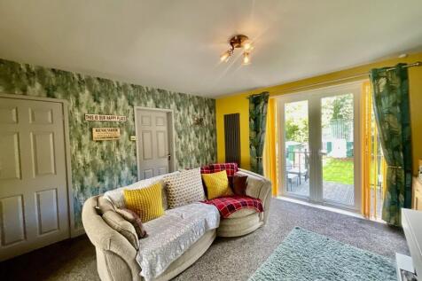Rear Lounge/ Dining 